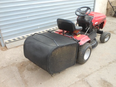 Travní traktor MTD RH 115/76