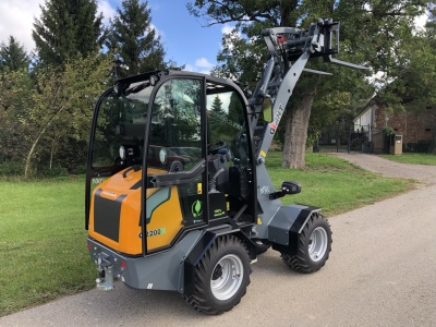 Elektrický kloubový nakladač GiANT G2200 E