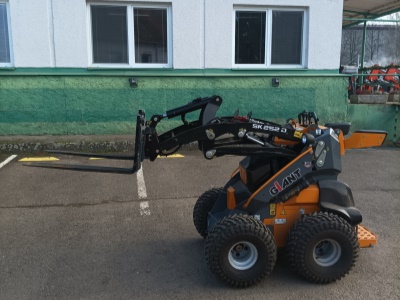 Nakladač Giant Skidsteer SK252D