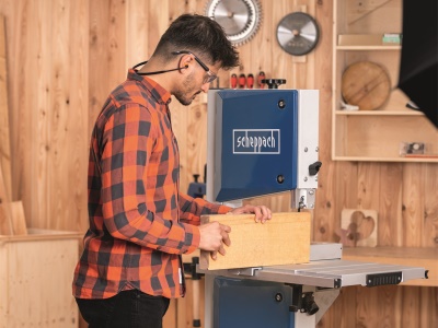 Scheppach HBS 400 - pásová pila s podstavcem