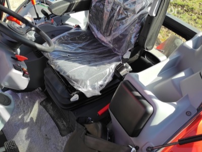 Zemědělský traktor Kubota M5-092 s čelním nakladačem LK1500M