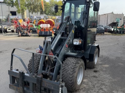Kloubový nakladač GiANT D337T