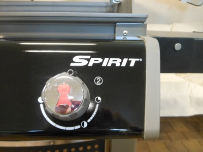 Gril Weber Spirit E-210 Classic, černý
