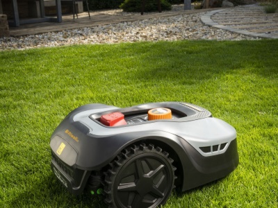 Riwall PRO RRM 950 APP - robotická sekačka ( 900 m2 ) s vodícím drátem