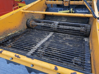 Čelní osekávač cibulové natě Keulmac a Vyorávač cibule Keulmac