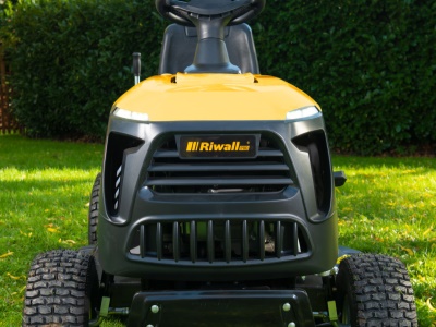 Riwall PRO RLT 86 TRD - Travní traktor 86 cm se zadním výhozem a mechanickou převodovkou