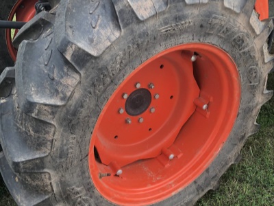 Kubota L2501 s čelní nakladačem Q180 Euro a závažím 500 kg