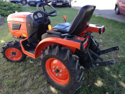 Traktor Kubota B1220 