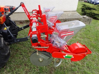 Nesený secí stroj Terradonis JDT - 4 řádky