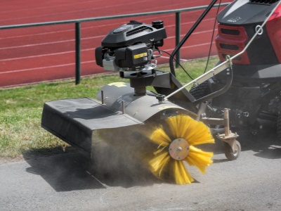 Zametací kartáč motorový