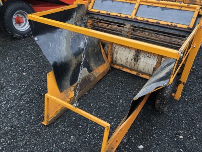 Čelní osekávač cibulové natě Keulmac a Vyorávač cibule Keulmac