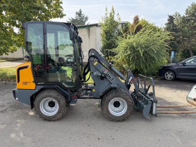 Kloubový nakladač GiANT D337T