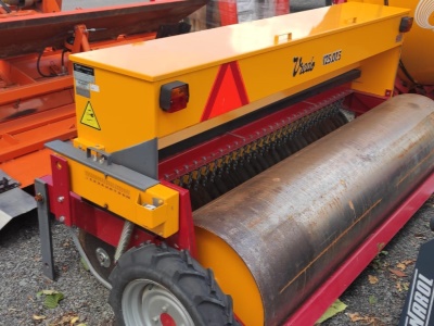 Diskový secí stroj na setí a přísevy trávy Vredo DZ 125.07.5