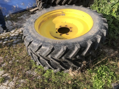 Kultivační kola pro traktor John Deere 6115M