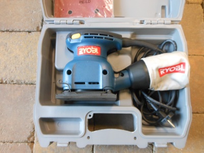 RYOBI - Vibrační bruska - EOS 2410 