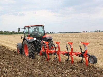 Nesený otočný pluh Kubota RM2005