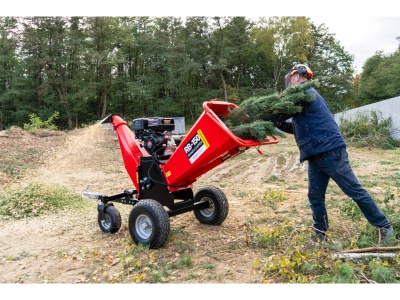 Bubnový štěpkovač se spalovacím motorem RB-150 Remet (15 HP)