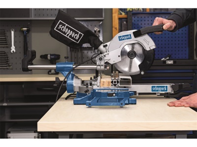 Scheppach HM 90 MP - dvourychlostní multifunkční pokosová pila s potahem a laserem
