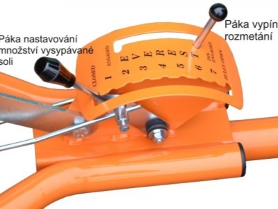 Rozmetadlo soli a umělých granulovaných hnojiv KRH 03 se sedačkou a radlicí