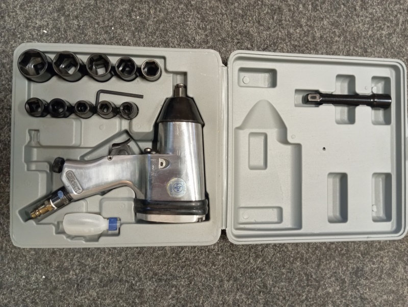 Rázový pneumatický utahovák LUX TOOLS