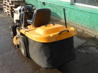 Travní traktor Cub Cadet CC1022 KHN