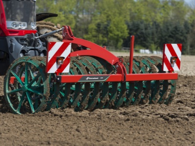 Čelně nesený půdní pěch