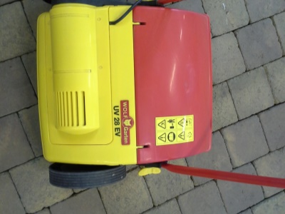 Elektrický provzdušňovač trávníků UV 28 EV 