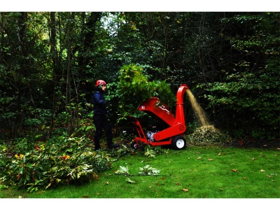 GTM GTS 1300 WDG - benzinový drtič dřeva s pojezdem