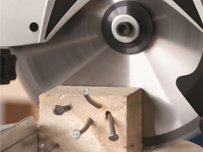 Scheppach HM 90 MP - dvourychlostní multifunkční pokosová pila s potahem a laserem