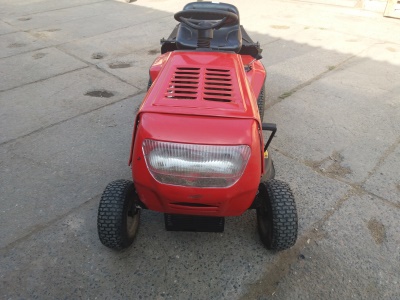 Travní traktor MTD  RH 115/76