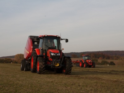 Zemědělský traktor Kubota M 8560