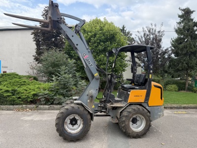 Kloubový nakladač GiANT D337T