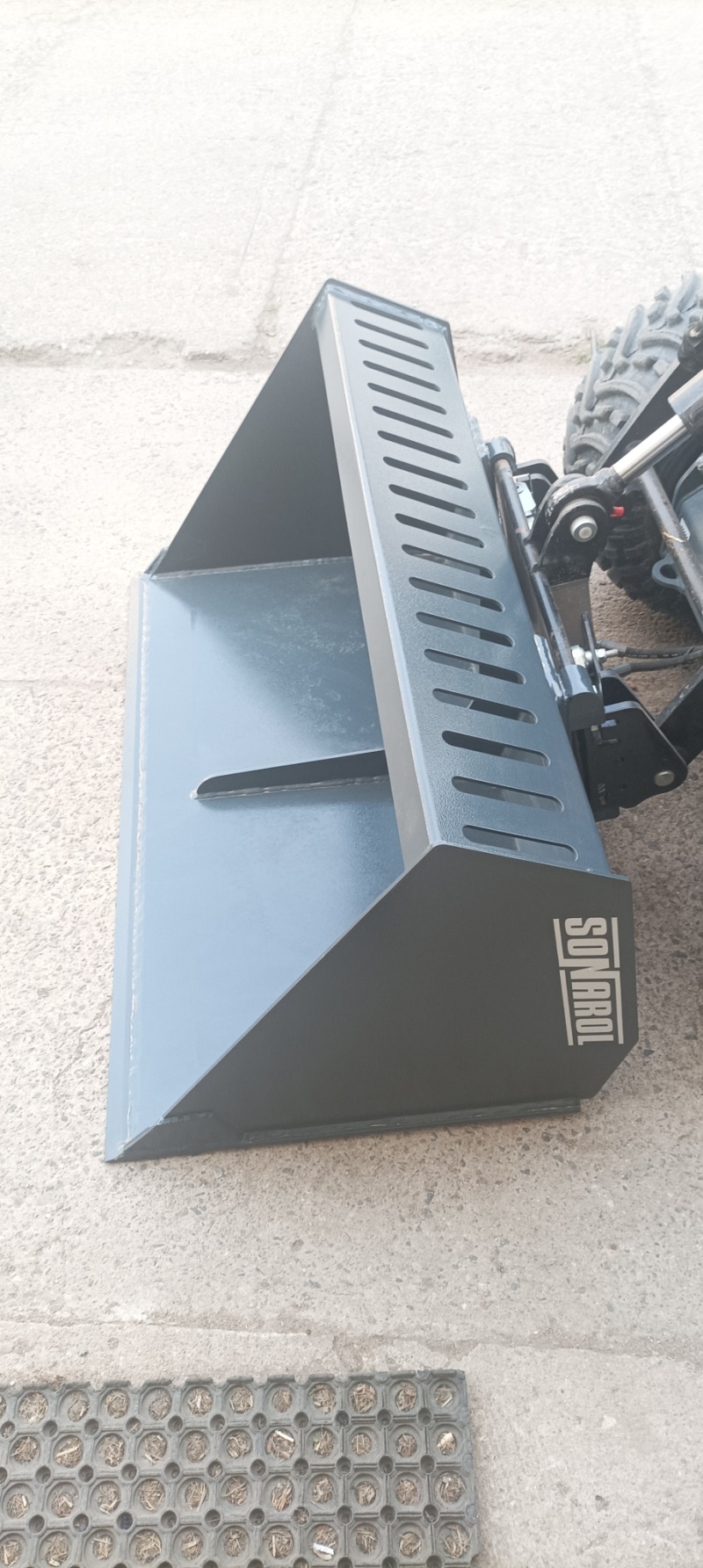 Univerzální lžíce LUM SNR 1100 AVANT