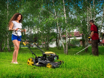 Riwall PRO RPM 5135 - multifunkční travní sekačka 4 v 1 s benzinovým motorem a pojezdem