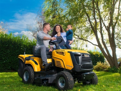 Riwall PRO RLT 102 HRD TWIN - dvouválcový travní traktor 102 cm se zadním výhozem a hydrostatickou převodovkou