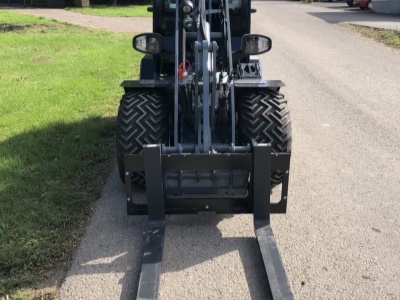Elektrický kloubový nakladač GiANT G2200 E