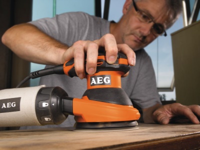 AEG EX 125 ES - elektrická excentrická bruska 300 W