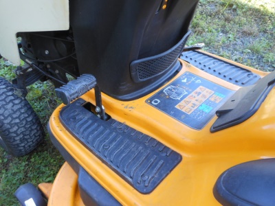 Travní traktor Cub Cadet CC1022 KHN