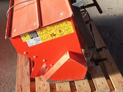 Válcový sypač KUBOTA S1001