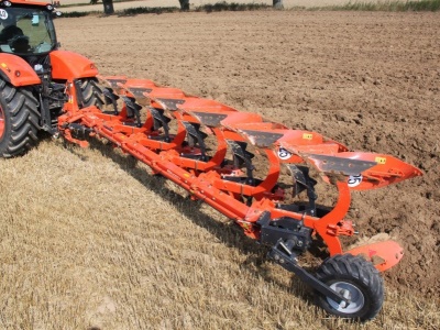 Nesený otočný pluh Kubota RM3005
