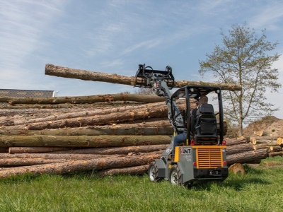 Kloubový nakladač GiANT G1200 TELE