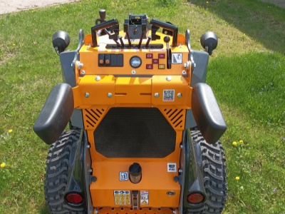 Nakladač Giant Skidsteer - SK 202 D