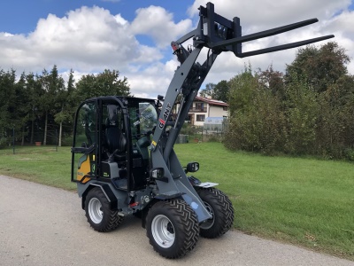 Elektrický kloubový nakladač GiANT G2200 E