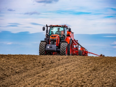 Zemědělský traktor Kubota M7133