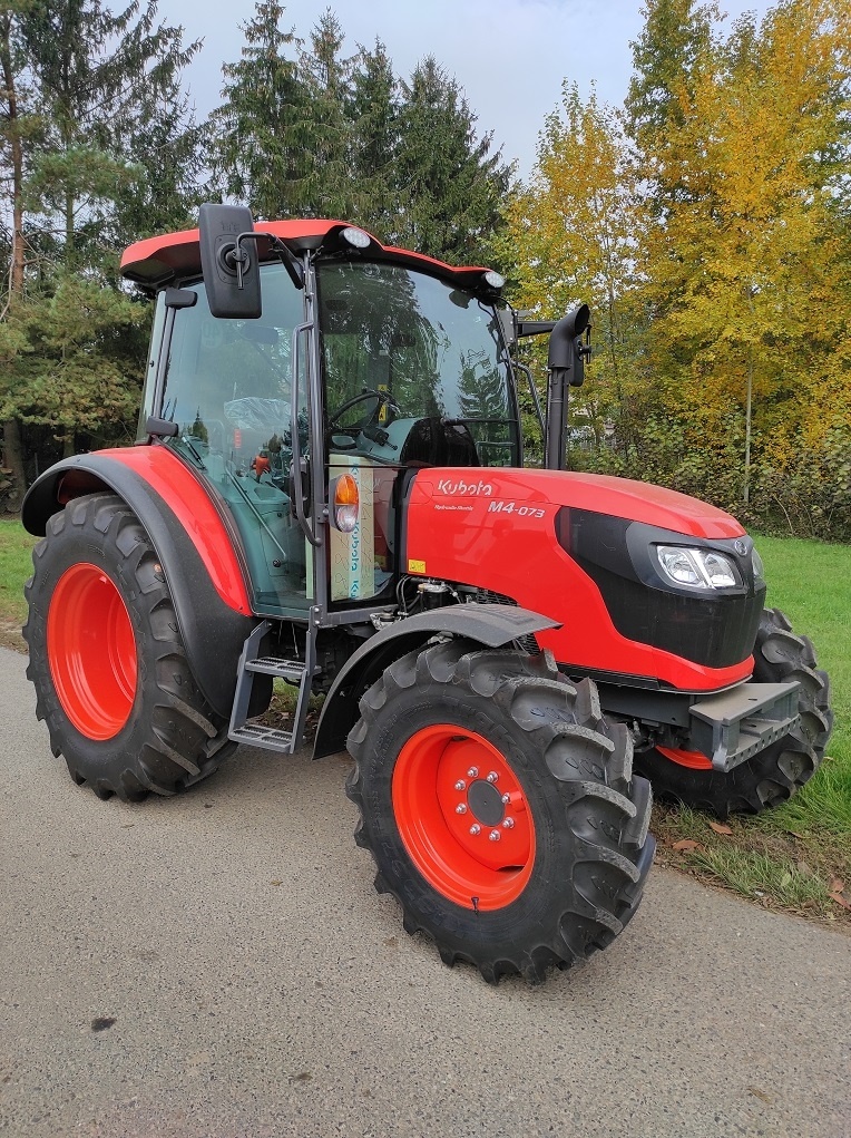 Zemědělský traktor Kubota M4073