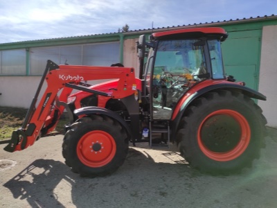 Zemědělský traktor Kubota M5-092 s čelním nakladačem LK1500M