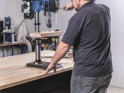 Scheppach TBM 300 Vario - stojanová vrtačka s křížovým laserem a LED osvětlením