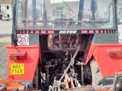 Kolový traktor Zetor 7245