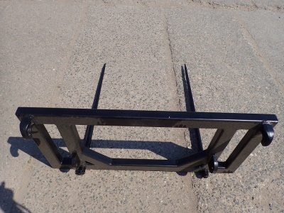 ÚCHYT SE ŠPICEMI (závěs EURO nebo AVANT)