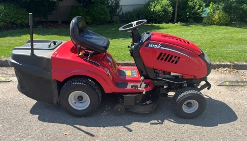 Travní traktor MTD 160/92